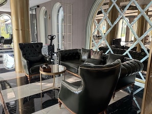 Lobby sitting area - Venedik Otel (Van)