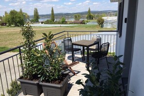 Outdoor dining - Vrbo Property (Reichenau)