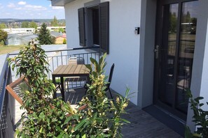 Outdoor dining - Vrbo Property (Reichenau)