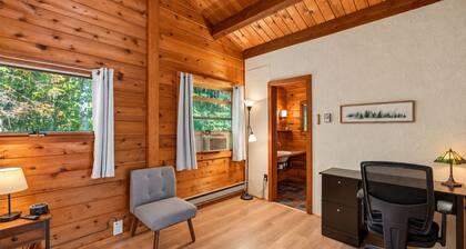 Cozy Cedar Cabin 8 Min to Mount Snow