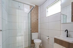 Bathroom - Studio Close to Beto Carrero in Guesthouse Pvn0006 (Penha)