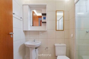 Bathroom - Apt. in Condo. w/ Pool 840m From Beach Rlt0506 (Penha)