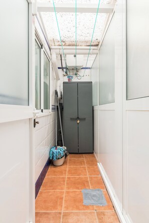 A narrow hallway with a grey storage unit, a window, and a tiled floor. - Home2Book Cosy Stay by La Garita Beach (La Garita)