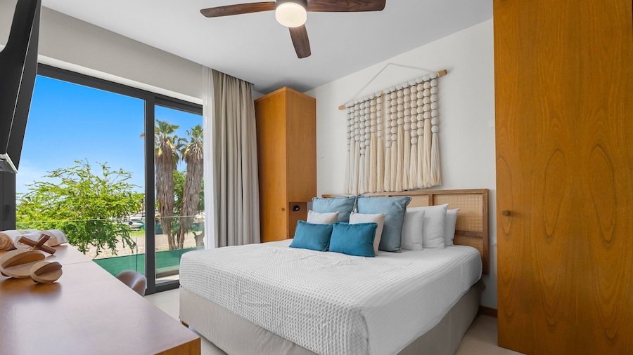 2BR Near the Ocean With Pool, Gym, Wifi, and Full Kitchen