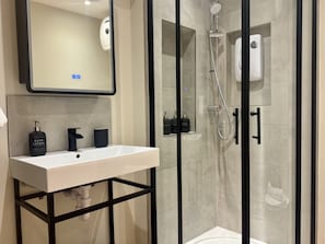 Bathroom - The Snug | Boutique Stay Clifton Village | Parking (Bristol)