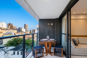 Outdoor dining - Modern Apartment Blb0901 (Salvador)