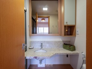 A bathroom with a sink, mirror, and a towel rack. - Studio w/ Sea View in Condo. Saa0706 (Salvador)