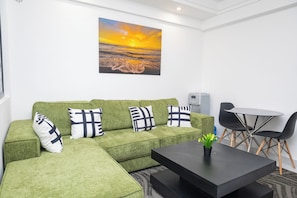 Living area - Cozy 1-bedroom apartment in charming Nairobi with fitness room (Nairobi)