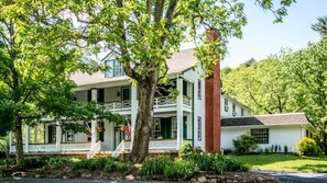 8 - Historic Suite w/Clawfoot Tub & Balcony Access (Churchville)