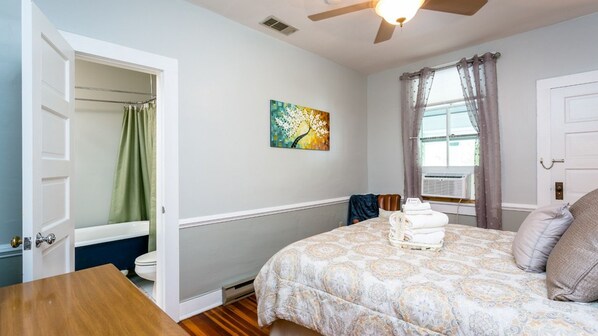 1 - Historic Suite w/Clawfoot Tub & Balcony Access (Churchville)