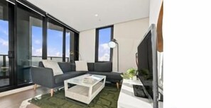 Living area - Melbourne CBD 2BR | Pool, Gym & City Views (Melbourne)