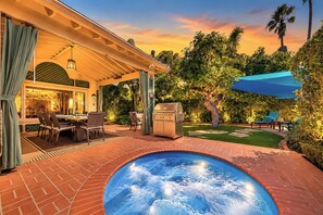 A pool area with a hot tub, outdoor seating, and a covered patio. - Encinitas by the Beach - Outdoor Delight (Encinitas)