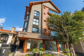 A multi-story building with a storefront labeled 'STORIA GRAMADO 463'. - Apt. w/ BBQ Grill in Downtown Sta0504 (Gramado)