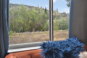 A room with a window overlooking a forested area. - Romantic Retreat - 4 Min to Skiing (Park City)