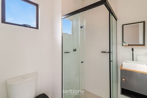 Bathroom - Apt. w/ Balcony and Sea View Tam0803 (Itapema)