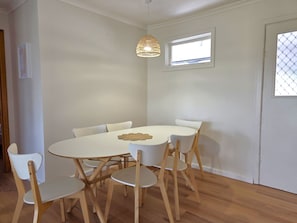 Dining - Milliana House, North Beach Wallaroo (North Beach)
