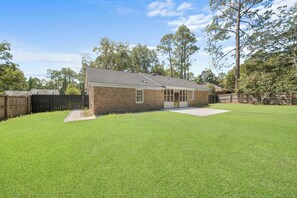 A single-story brick house with a covered patio and a well-maintained lawn. - GSU Hospital Haven: located near everything! (Statesboro)