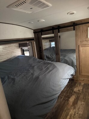 A bedroom with two beds, wooden headboards, and a ceiling with ventilation. - Spacious countryside retreat in peaceful Paso Robles (Paso Robles)