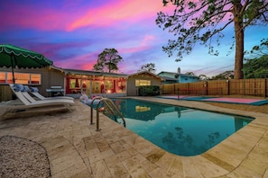 A backyard with a swimming pool, a barbecue area, and a covered seating area. - 4 Min to Beach! 85°F Pool•Sauna•Golf•Pickleball (Seminole)
