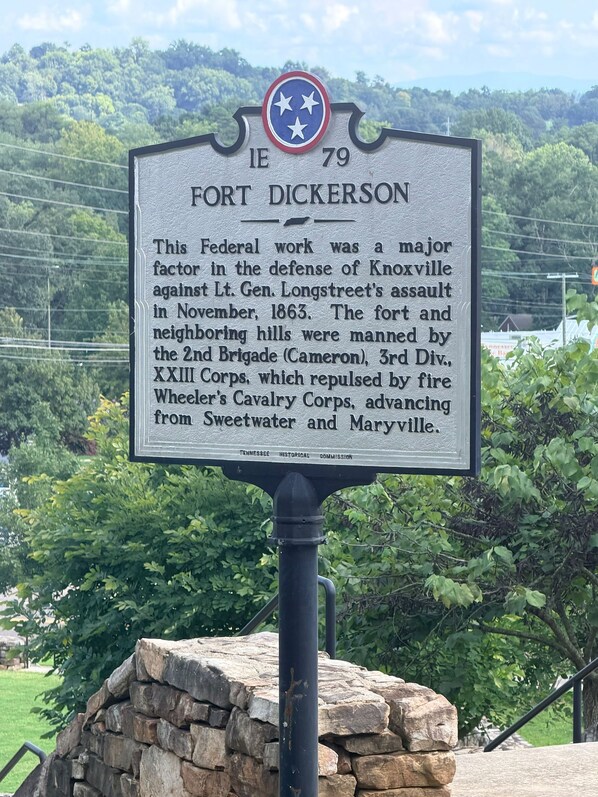 A historical marker sign for Fort Dickerson with a backdrop of greenery and hills. - NEW Cowgirl Brownstone near UT - 3 king suites, rooftop deck w Hottub (Knoxville)
