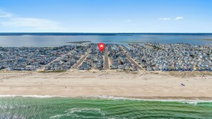 A coastal residential area with houses and a beach. - Lavallette Beach House 4BR/3BA - Perfect for Fall Getaways! - Sleeps 10 - Unit B (Lavallette)