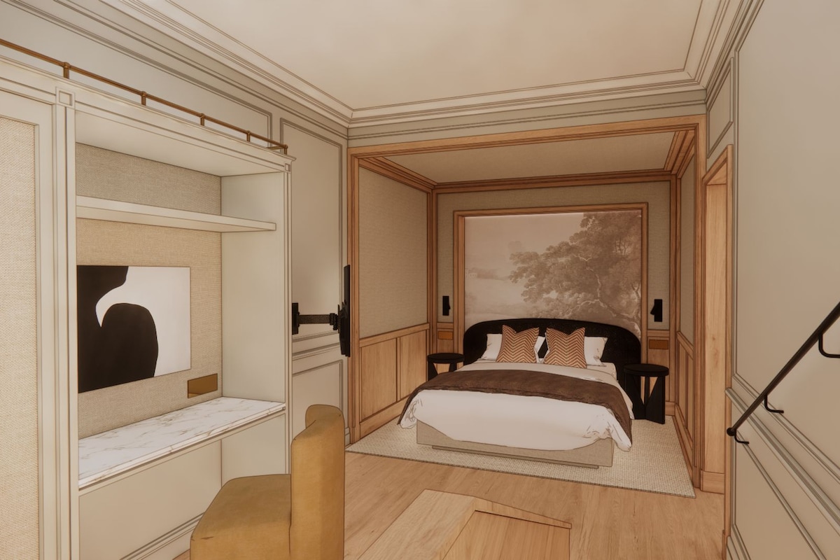 Un dormitorio con cama, mesita de noche, silla y vistas al exterior.