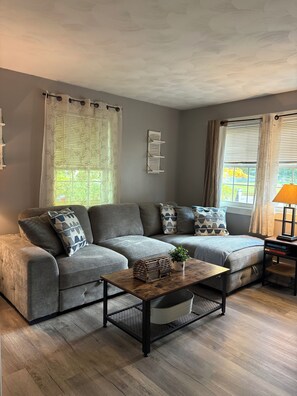 Living area - Home Away From Home! Close to Amenities and Hospitals! W/D and Pet Friendly! (Auburn)