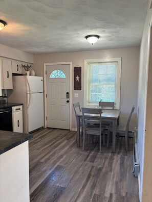 Dining - Home Away From Home! Close to Amenities and Hospitals! W/D and Pet Friendly! (Auburn)