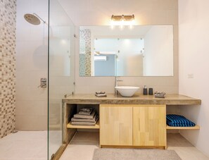 Bathroom - Cozy 1-bedroom apartment in beautiful Tamarindo with AC (Tamarindo)