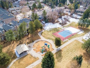 Sports court - Ski Haven - Stylish 4BR townhome near ski resorts, hike/bike trails, and park (Cottonwood Heights)