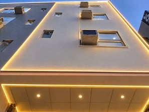 A building with multiple windows and air conditioning units, featuring a flat roof and a series of lights along the edges. - Hotel silver stay delhi  (New Delhi)