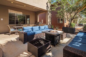 An outdoor patio with wicker furniture, a fire pit, and a grill. - Paradise Village 102, Private Spa, Pool table, Foosball, Ping Pong and More! (Santa Clara)