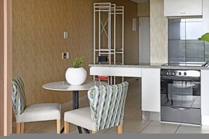 Room - Secure One Bed Apartment Modern and Spacious (Cape Town)