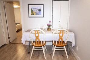 Dining area - Dunbar 2BR Homestay near UBC (Vancouver)