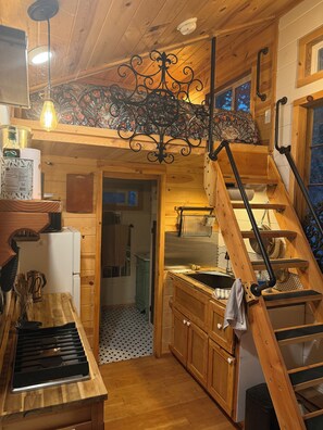 Private kitchen - Private Tiny House With Hot Tub near Ashland (Talent)