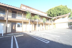 Exterior - Mustang Queen Bedroom in the Heart of SLO (San Luis Obispo)