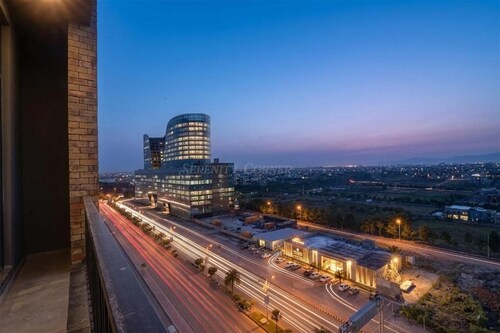 Serenity SkyParkOne Luxury 2BR Apartment