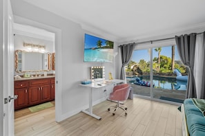 Interior - Entire Private House with 4 Beds, Pool, Hot Tub, King Bed, Garage, Grand View (San Diego)