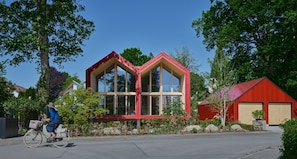 A modern house with a large glass window and a red roof. - Seeberg Houses - House 2 (Schondorf am Ammersee)