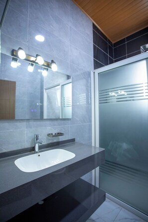 Bathroom - Life Apartment Kibagabaga (Kigali)