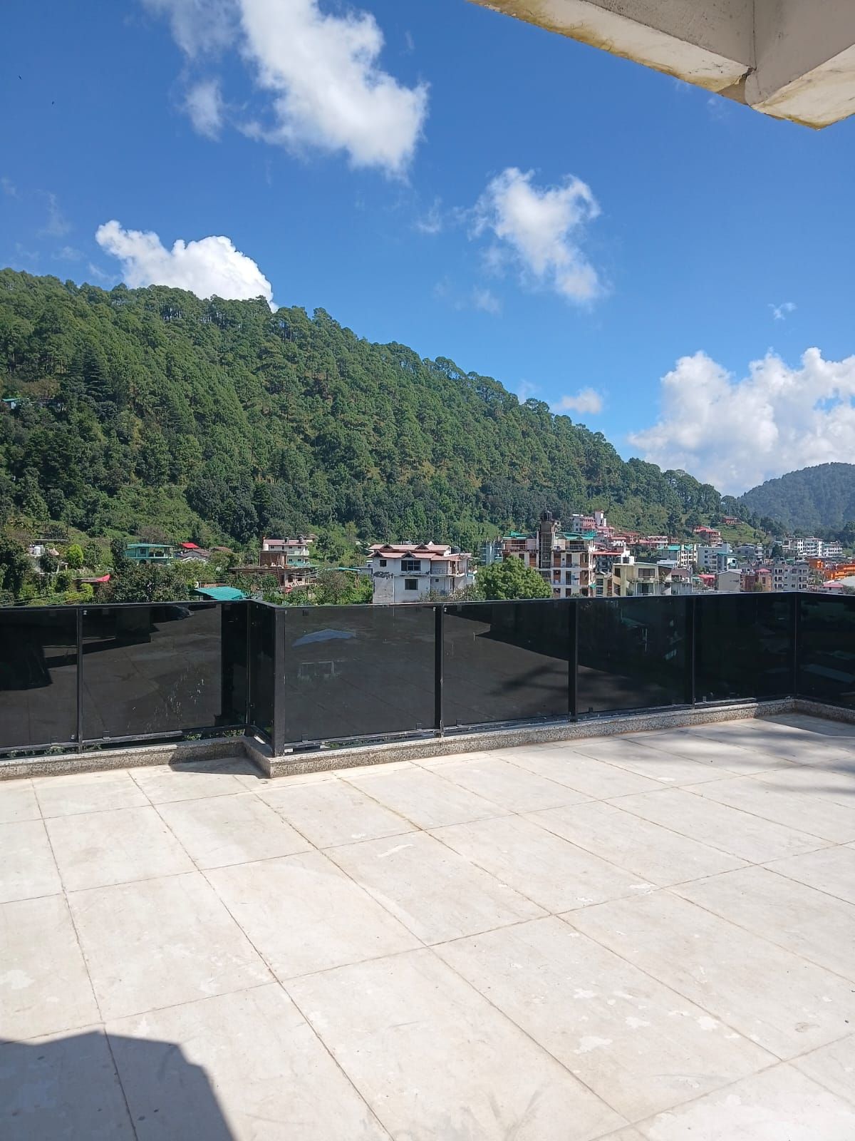 Hiên