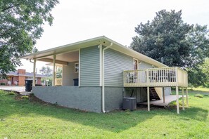 A single-story house with a covered porch and a small deck. - Private Backyard• Free Parking• Grill• Deck (Birmingham)
