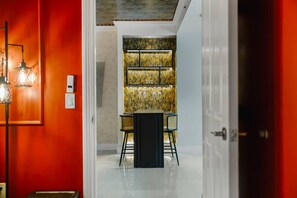 Interior - Palace in the Sky|Vegas Strip Balcony/Sphere/Pools (Las Vegas)