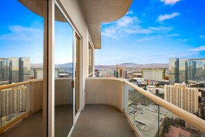 Property grounds - 38 Floors Above Vegas | Epic Strip Views (Las Vegas)
