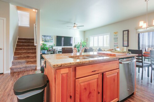 Family-Friendly Home! Walk to Windsor Lake