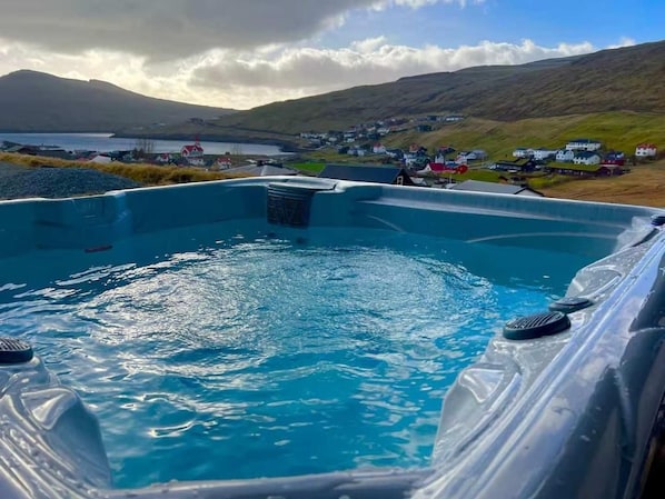 Pool - Við Stóraklett 8 (Sandavágur)