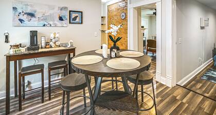 Modern 1BR: Queen Bed, Coffee Bar & Walkin Shower