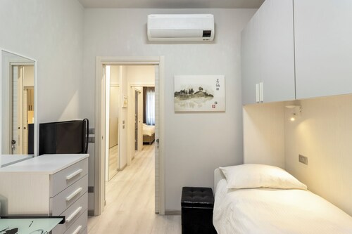 Santa Caterina- Netflix, Disney, Garage Box per 8