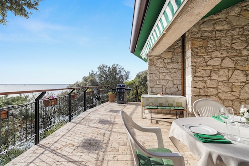Private Bay Villa - for 10 pp, Private Pier