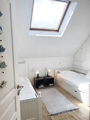 Room - Bed and Breakfast 'L'échappée Belle - Chambres' with Wi-Fi (Luc-sur-Mer)
